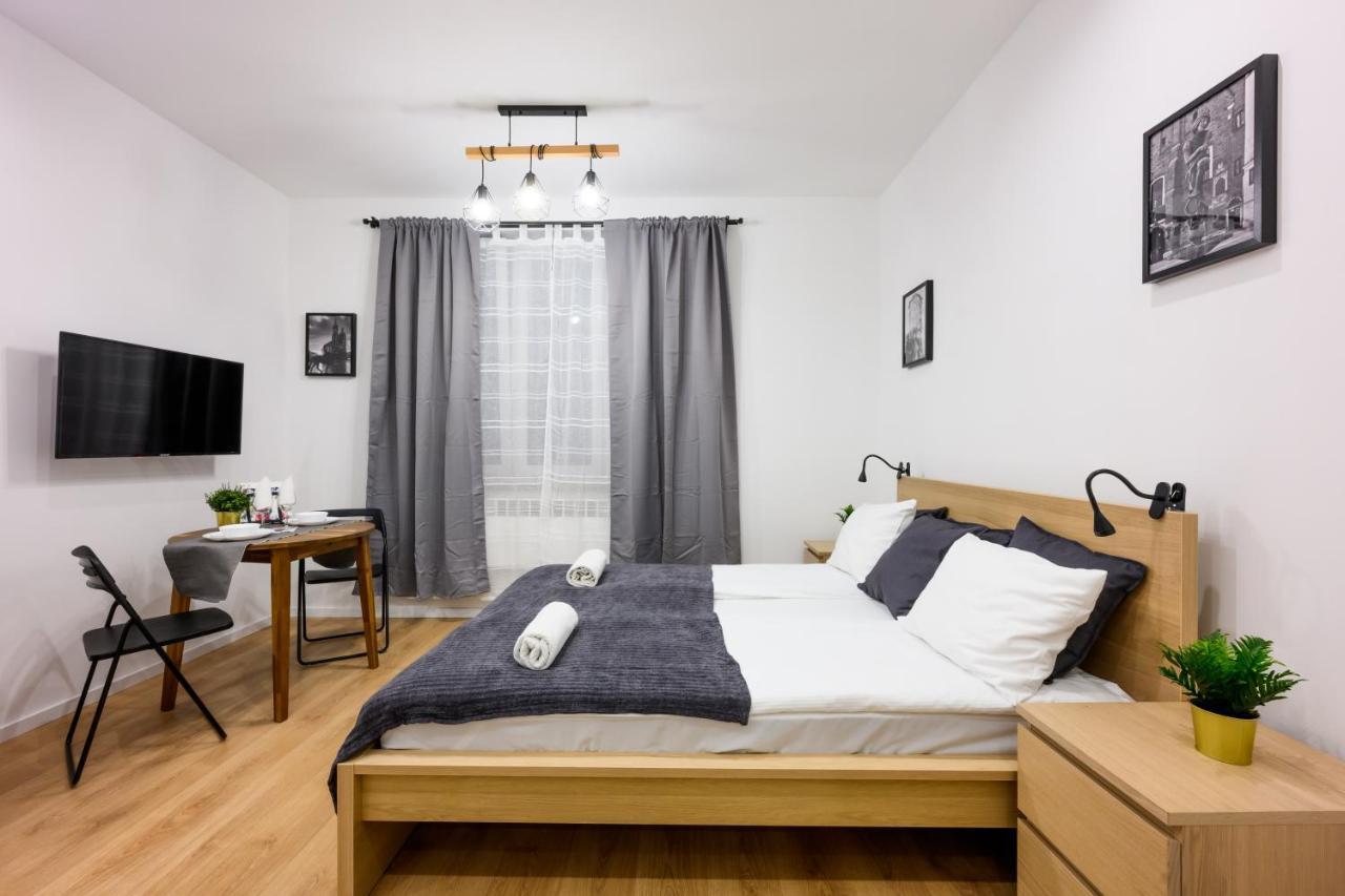 Cracow Rent Apartments - Spacious Apartments For 2-7 People In Quiet Area - Kolberga Street Nr 3 - 10 Min To Main Square By Foot Cracovia Esterno foto