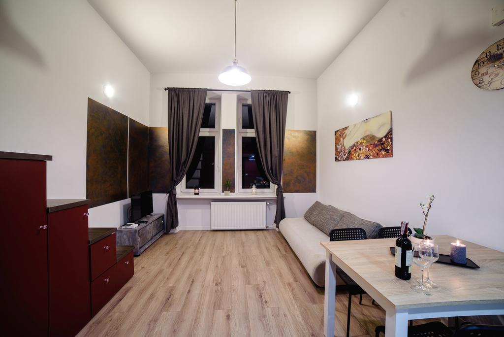 Cracow Rent Apartments - Spacious Apartments For 2-7 People In Quiet Area - Kolberga Street Nr 3 - 10 Min To Main Square By Foot Cracovia Esterno foto