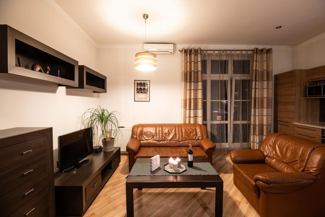 Cracow Rent Apartments - Spacious Apartments For 2-7 People In Quiet Area - Kolberga Street Nr 3 - 10 Min To Main Square By Foot Cracovia Esterno foto