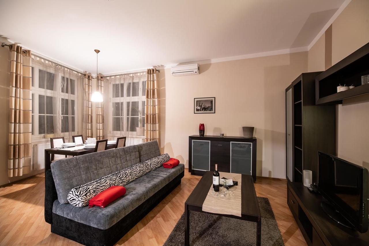 Cracow Rent Apartments - Spacious Apartments For 2-7 People In Quiet Area - Kolberga Street Nr 3 - 10 Min To Main Square By Foot Cracovia Esterno foto