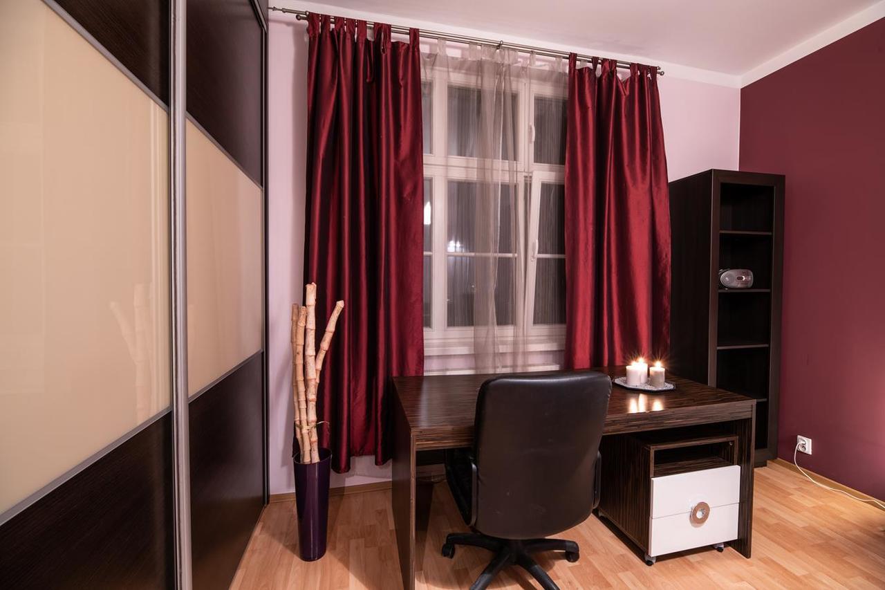 Cracow Rent Apartments - Spacious Apartments For 2-7 People In Quiet Area - Kolberga Street Nr 3 - 10 Min To Main Square By Foot Cracovia Esterno foto