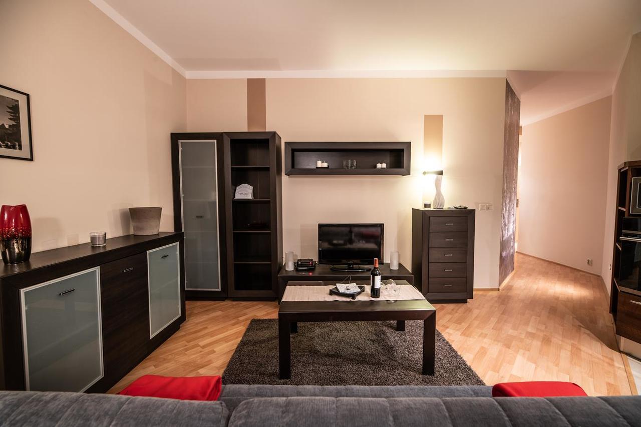 Cracow Rent Apartments - Spacious Apartments For 2-7 People In Quiet Area - Kolberga Street Nr 3 - 10 Min To Main Square By Foot Cracovia Esterno foto