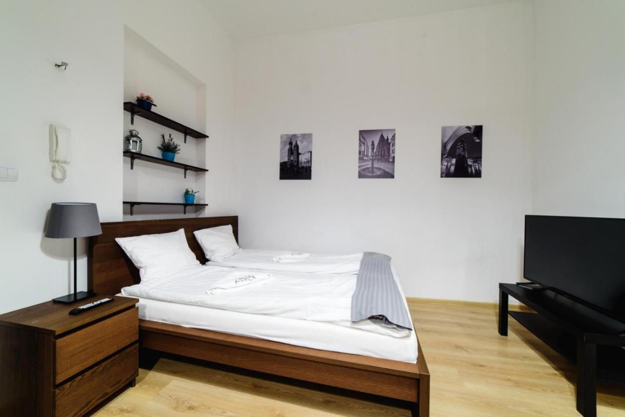 Cracow Rent Apartments - Spacious Apartments For 2-7 People In Quiet Area - Kolberga Street Nr 3 - 10 Min To Main Square By Foot Cracovia Esterno foto